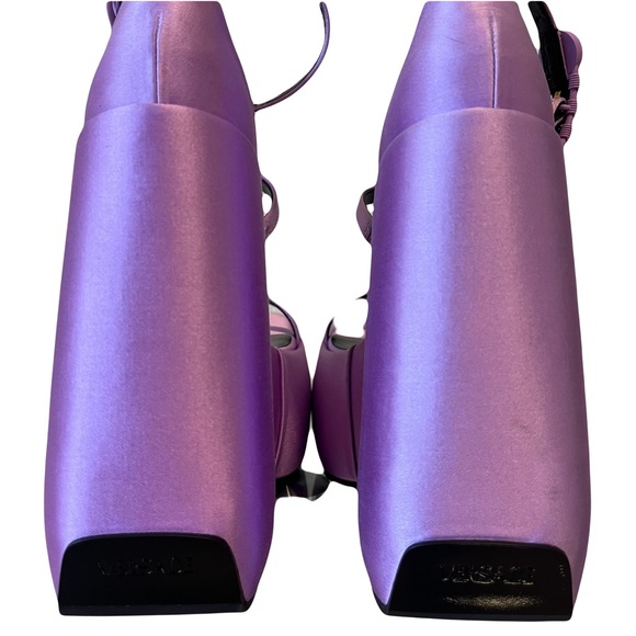 As see on Dua Lipa VERSACE WEDGE PLATFORM SANDALS - Picture 11 of 13